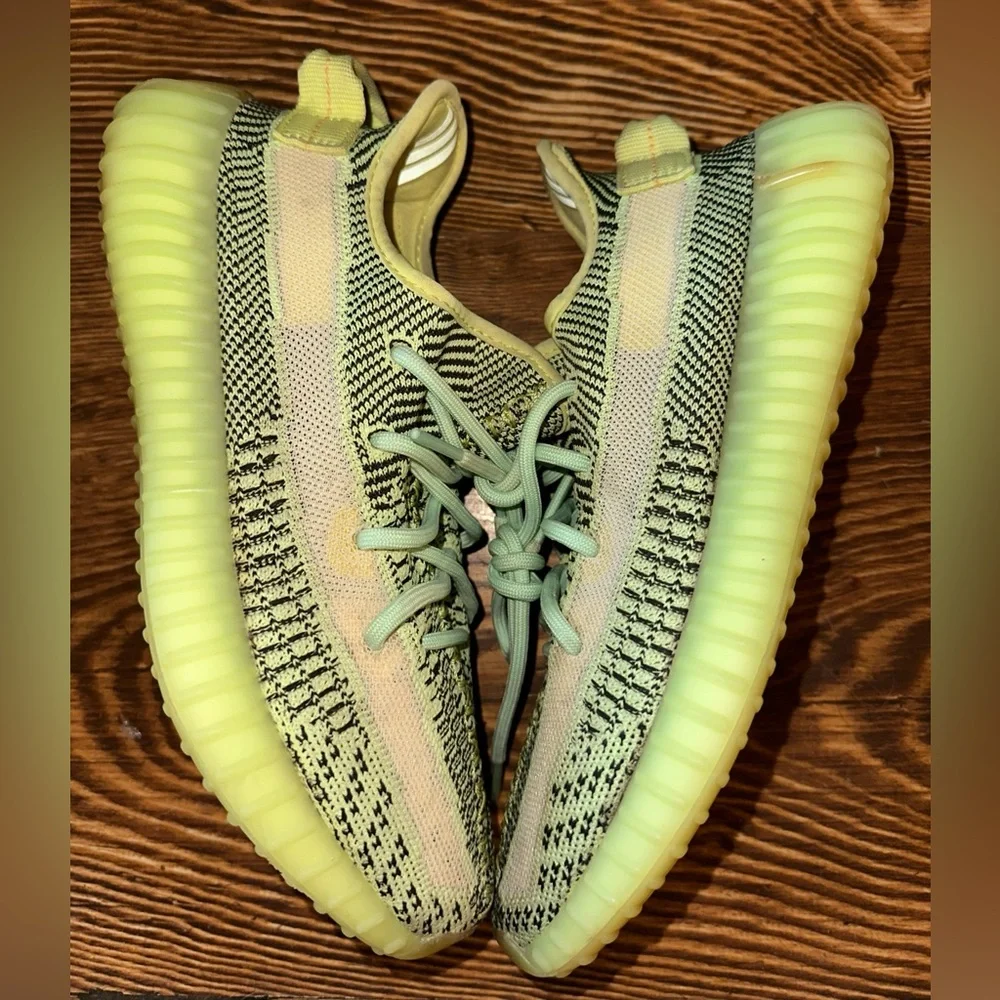 Size 7 adidas Yeezy Boost 350 V2 Low Semi Frozen Yellow Shoes Men 7 Women 8.5 - Picture 3 of 6